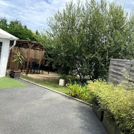 Logement Climatise Avec Piscine *