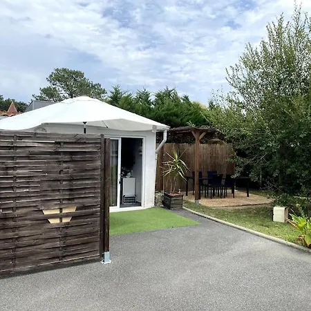 Vakantiehuis Logement Climatise Avec Piscine *